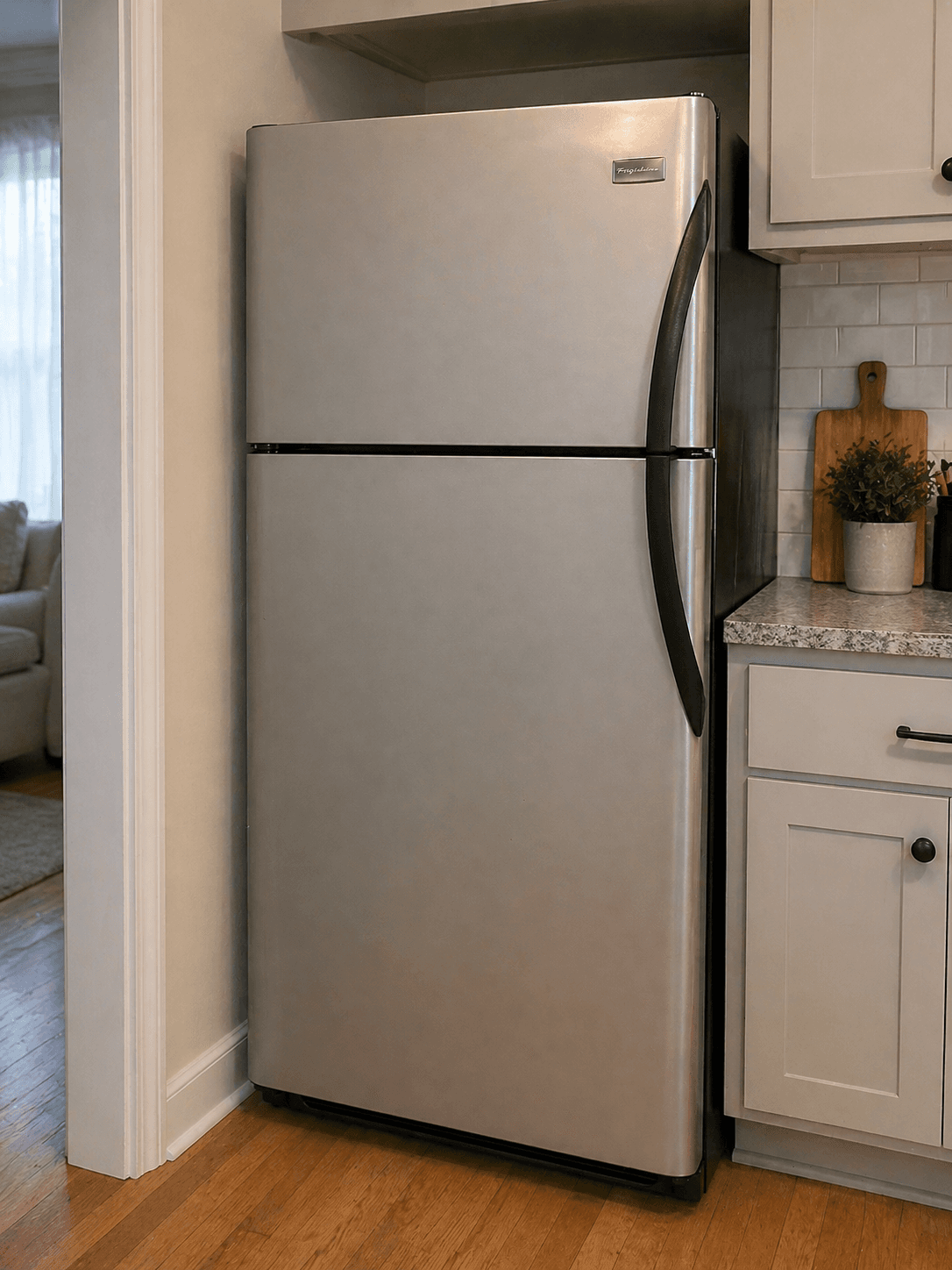 Frigidaire 30" Refrigerador con congelador superior Blanco - Refrigeradora Reacondicionado 3