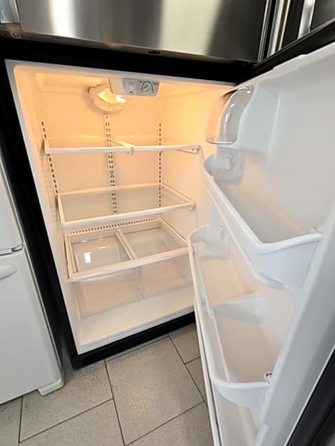 Frigidaire 30" Plateado - Refrigeradora Reacondicionado 3