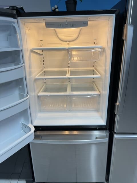 Whirlpool 30" Refrigerador con congelador inferior Plateado - Refrigeradora Reacondicionado 4