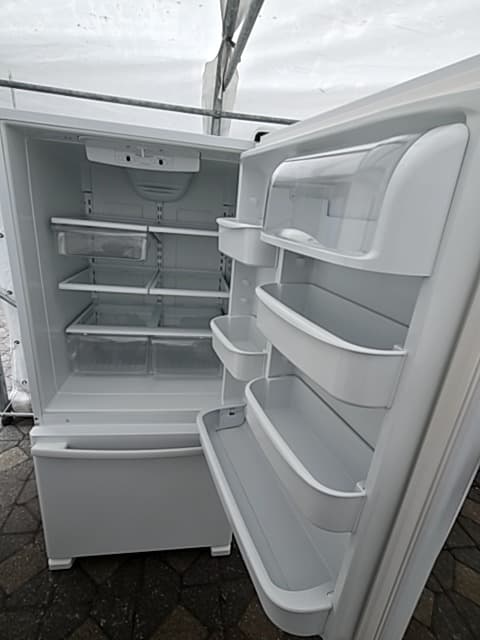 Amana 30" Refrigerador con congelador inferior Blanco - Refrigeradora Reacondicionado 3