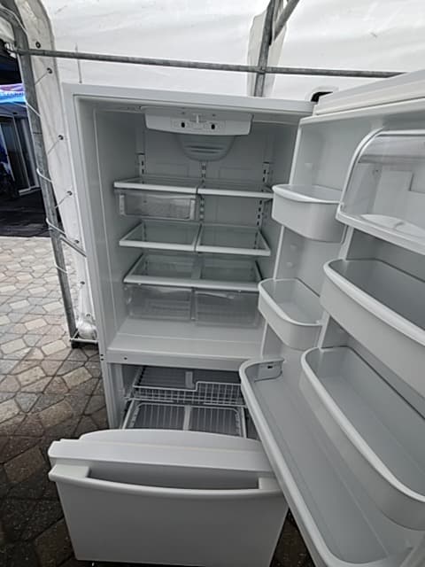 Amana 30" Refrigerador con congelador inferior Blanco - Refrigeradora Reacondicionado 5