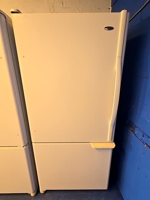 Amana 30" Refrigerador con congelador inferior Blanco - Refrigeradora Reacondicionado