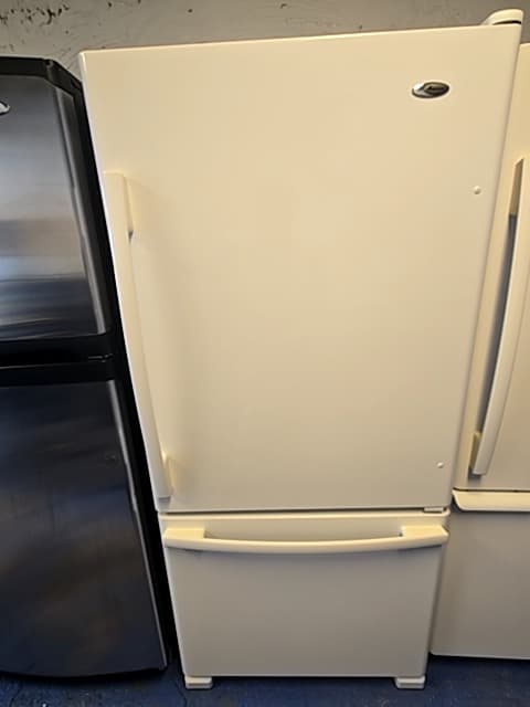 30" Bottom Freezer Refrigerator White - Refurbished 3