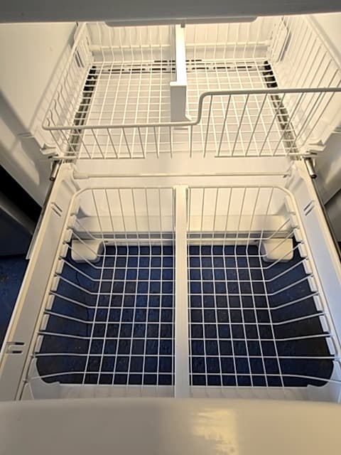 30" Bottom Freezer Refrigerator White - Refurbished 5