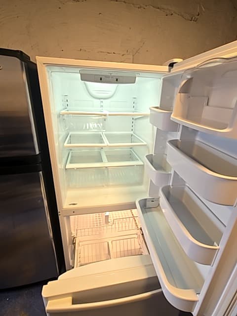 30" Bottom Freezer Refrigerator White - Refurbished 6