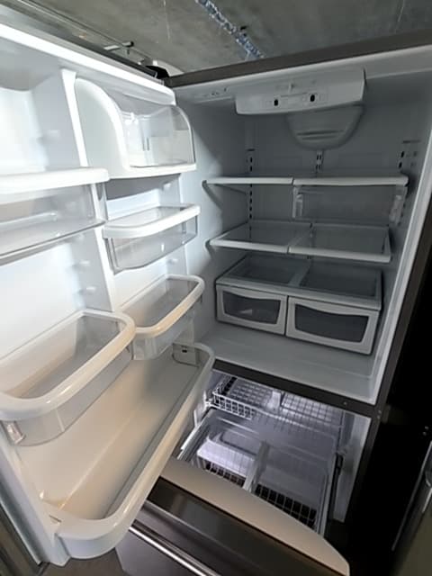 Maytag 30" Refrigerador con congelador inferior Plateado - Refrigeradora Reacondicionado 4